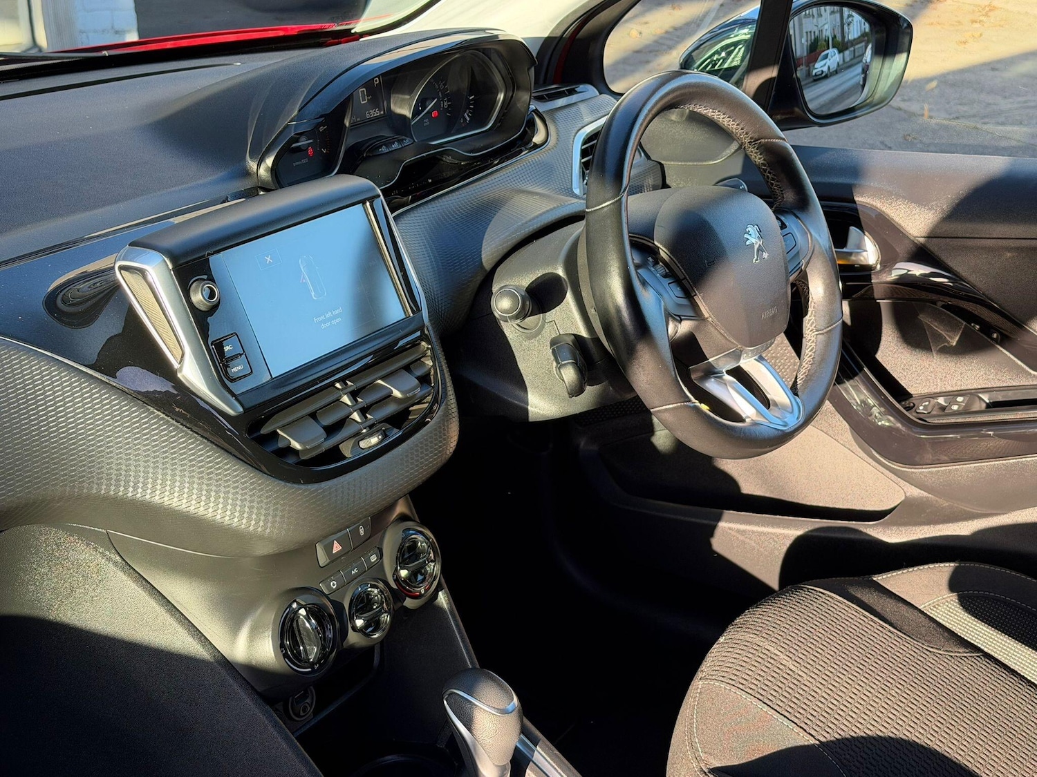 Used Peugeot 208 2017 for sale - 77268160: Photo 8