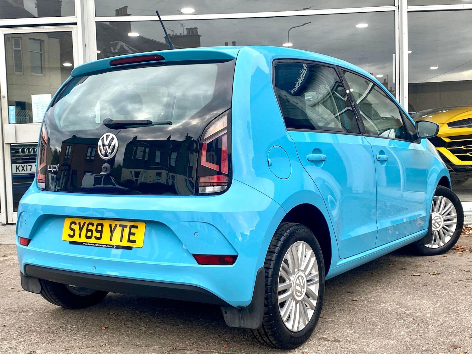 Used Volkswagen up! 2019 for sale - 76647459: Photo 2