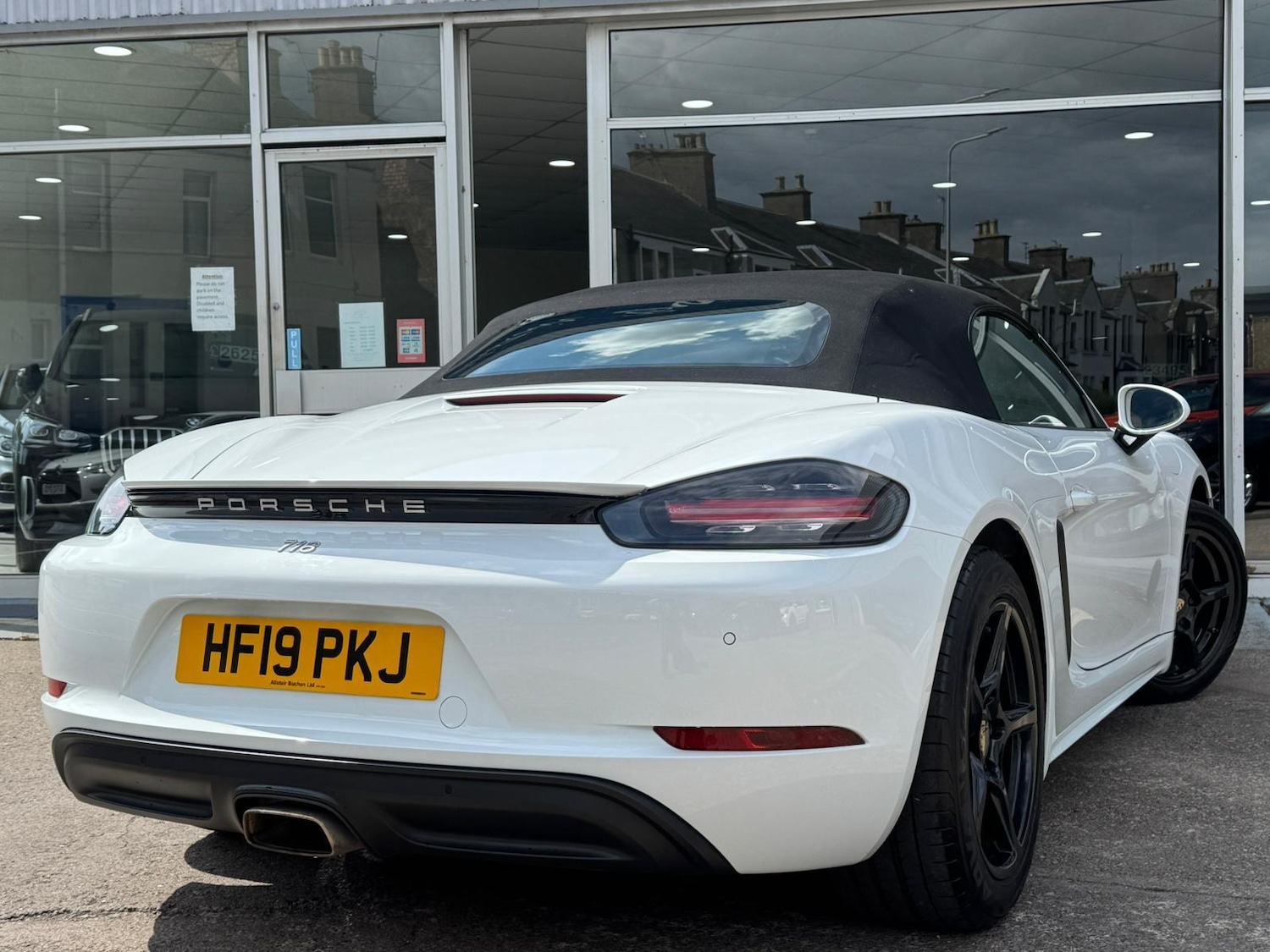 Used Porsche Boxster 2019 for sale - 76832792: Photo 2