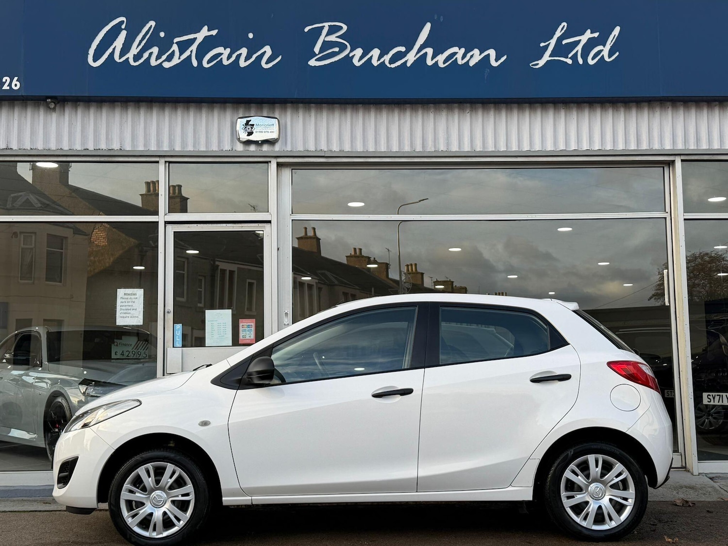 Used Mazda Mazda2 2012 for sale - 77215847: Photo 2