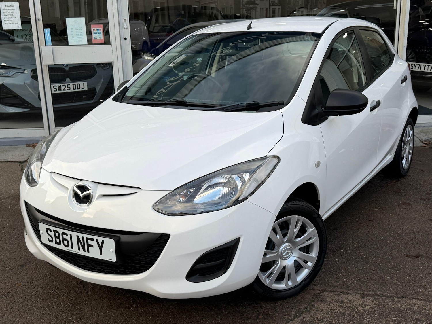 Used Mazda Mazda2 2012 for sale - 77215847: Photo 4