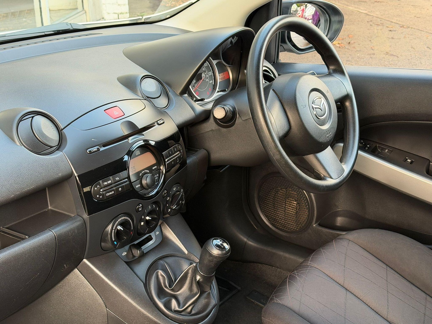 Used Mazda Mazda2 2012 for sale - 77215847: Photo 5