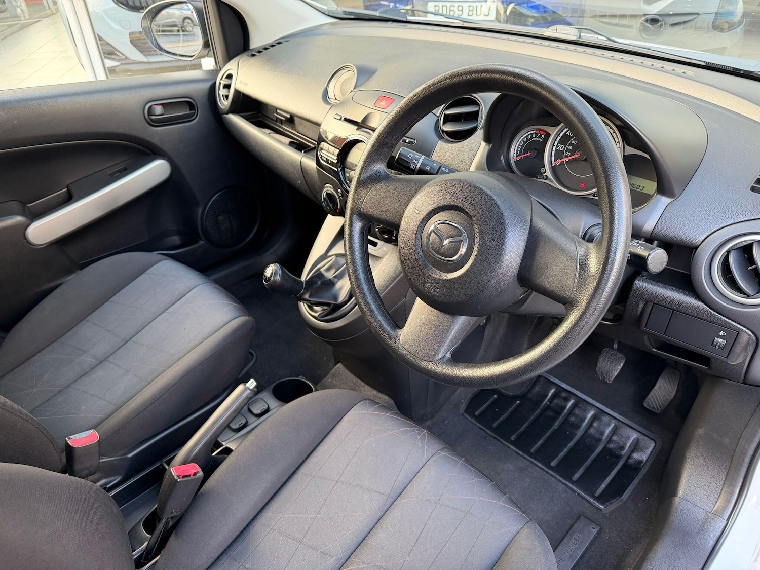 Used Mazda Mazda2 2012 for sale - 77215847: Photo 6