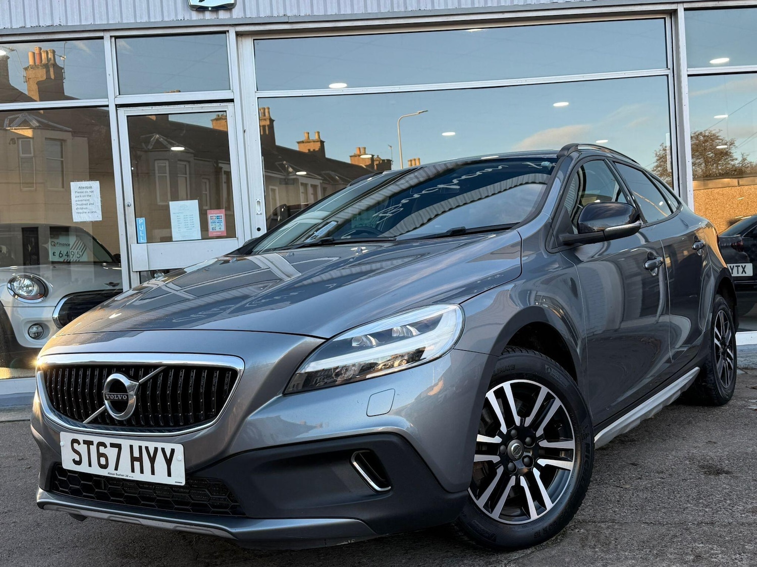 Used Volvo V40 2017 for sale - 76644604: Photo 1