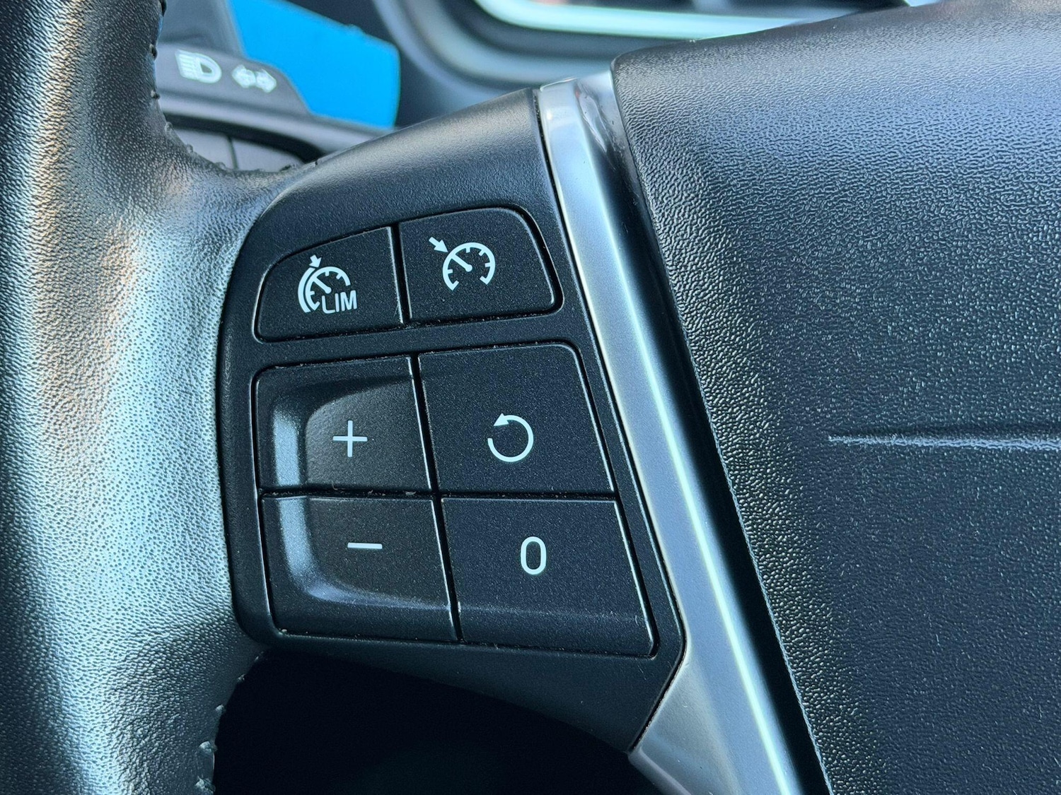 Used Volvo V40 2017 for sale - 76644604: Photo 12