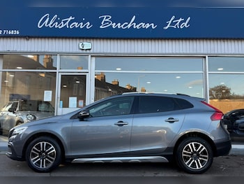 Used Volvo V40 2017 for sale - 76644604: Photo