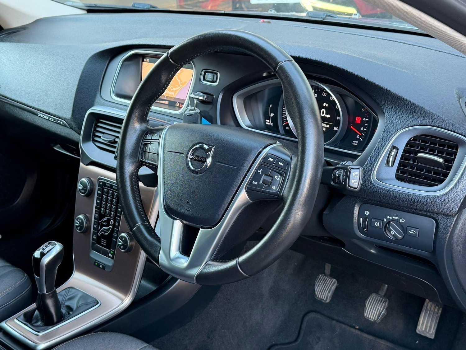 Used Volvo V40 2017 for sale - 76644604: Photo 30