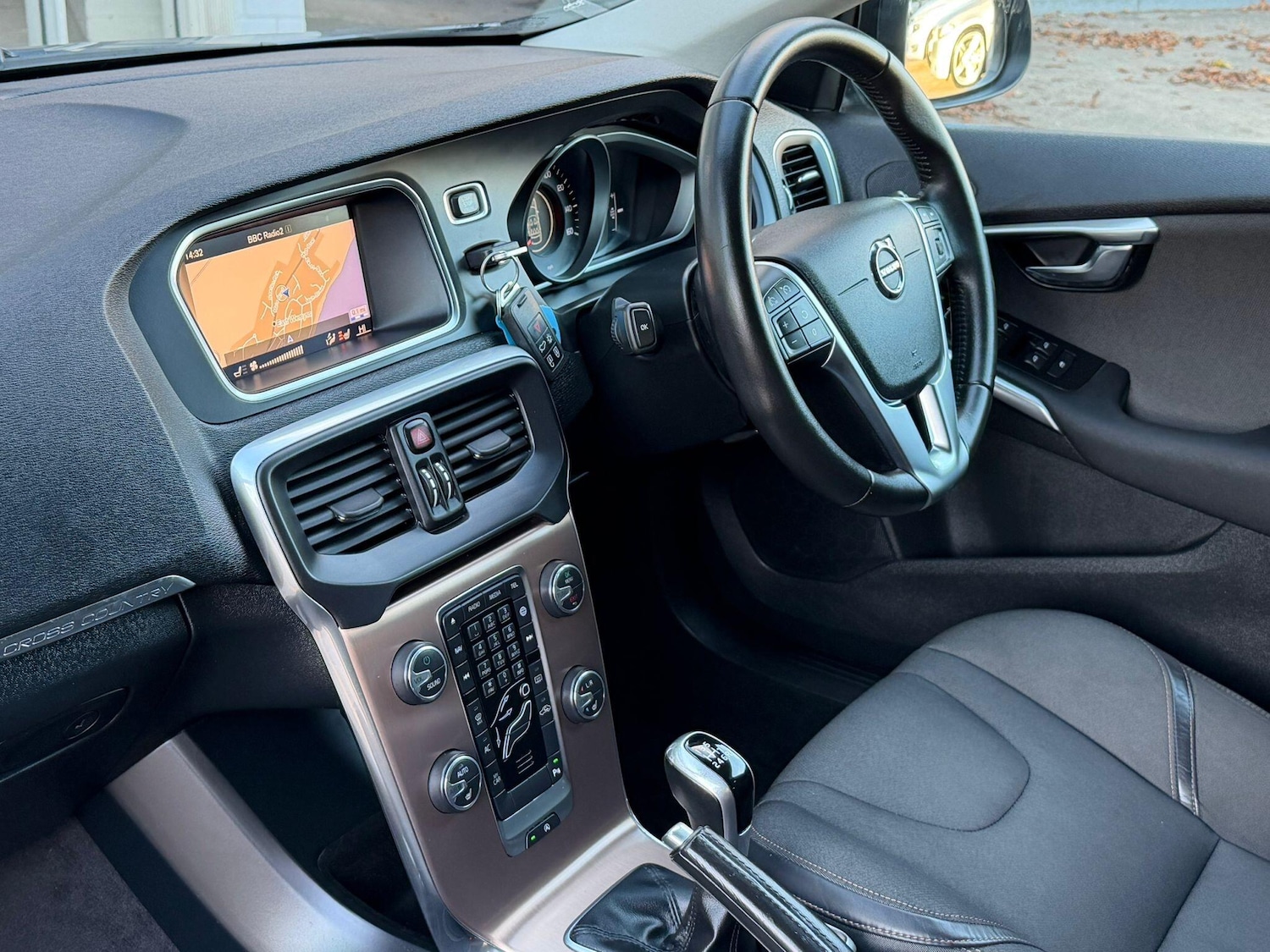 Used Volvo V40 2017 for sale - 76644604: Photo 4