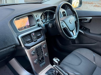 Used Volvo V40 2017 for sale - 76644604: Photo