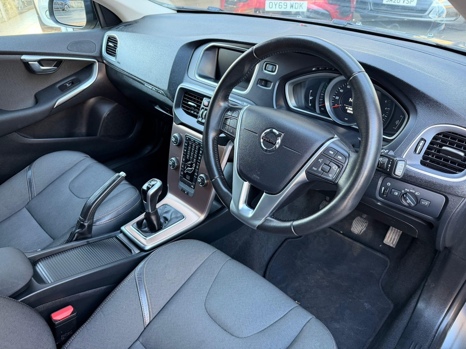 Used Volvo V40 2017 for sale - 76644604: Photo 7