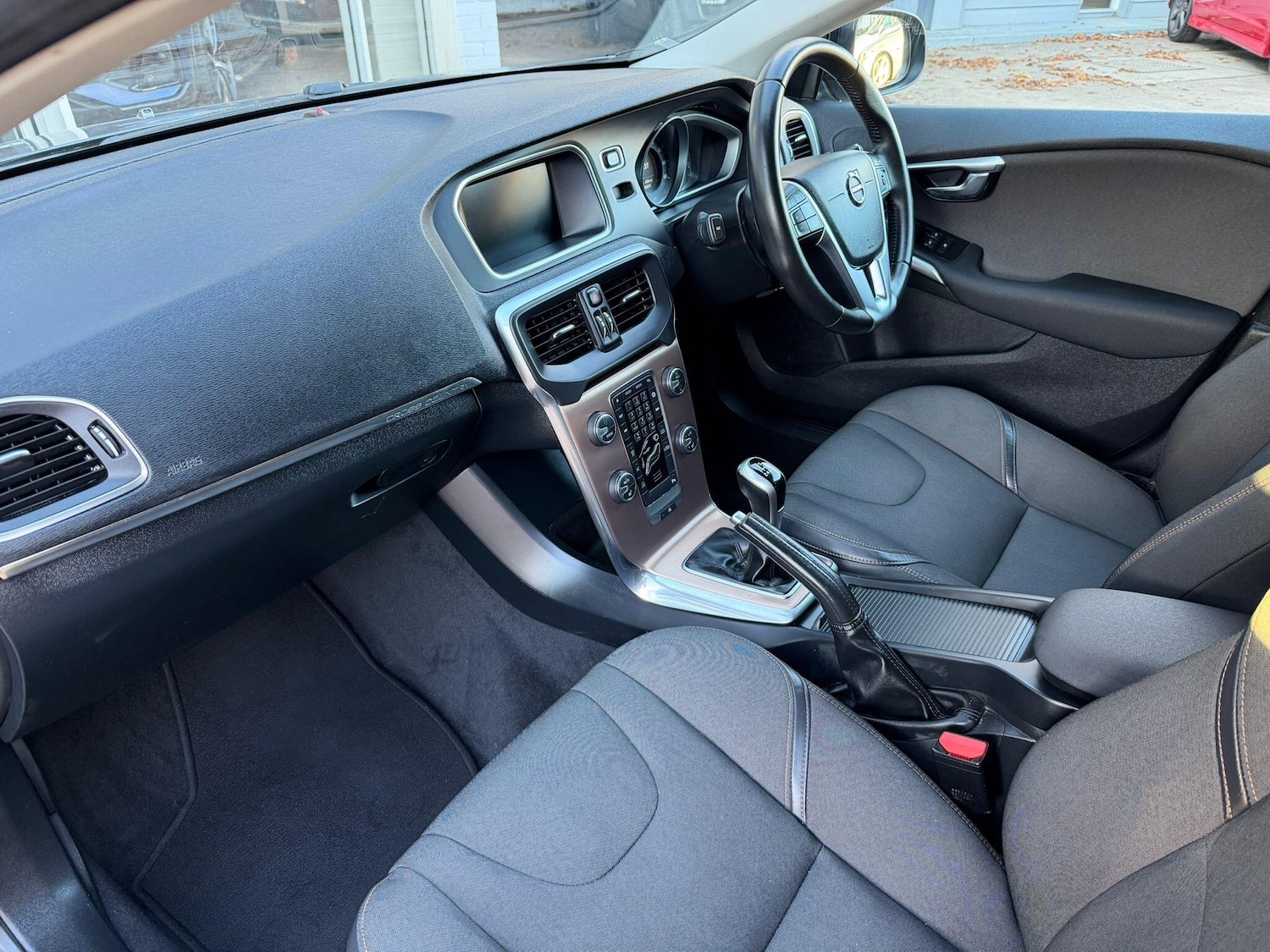 Used Volvo V40 2017 for sale - 76644604: Photo 8