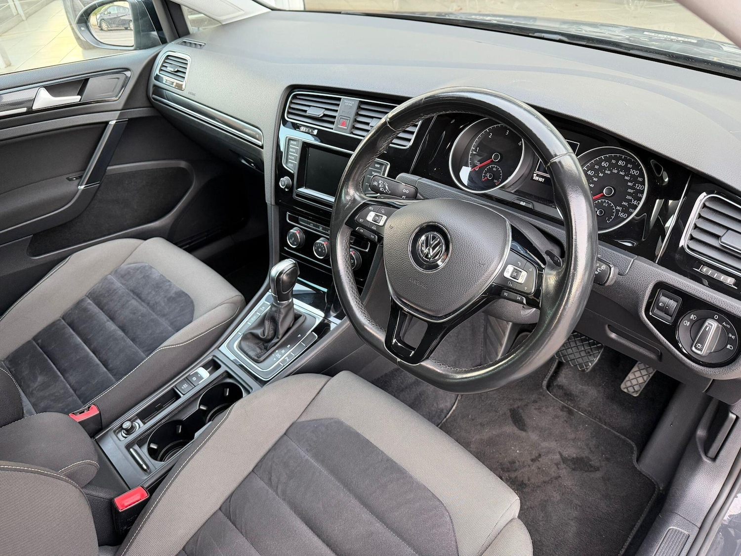 Used Volkswagen Golf 2014 for sale - 76647496: Photo 8