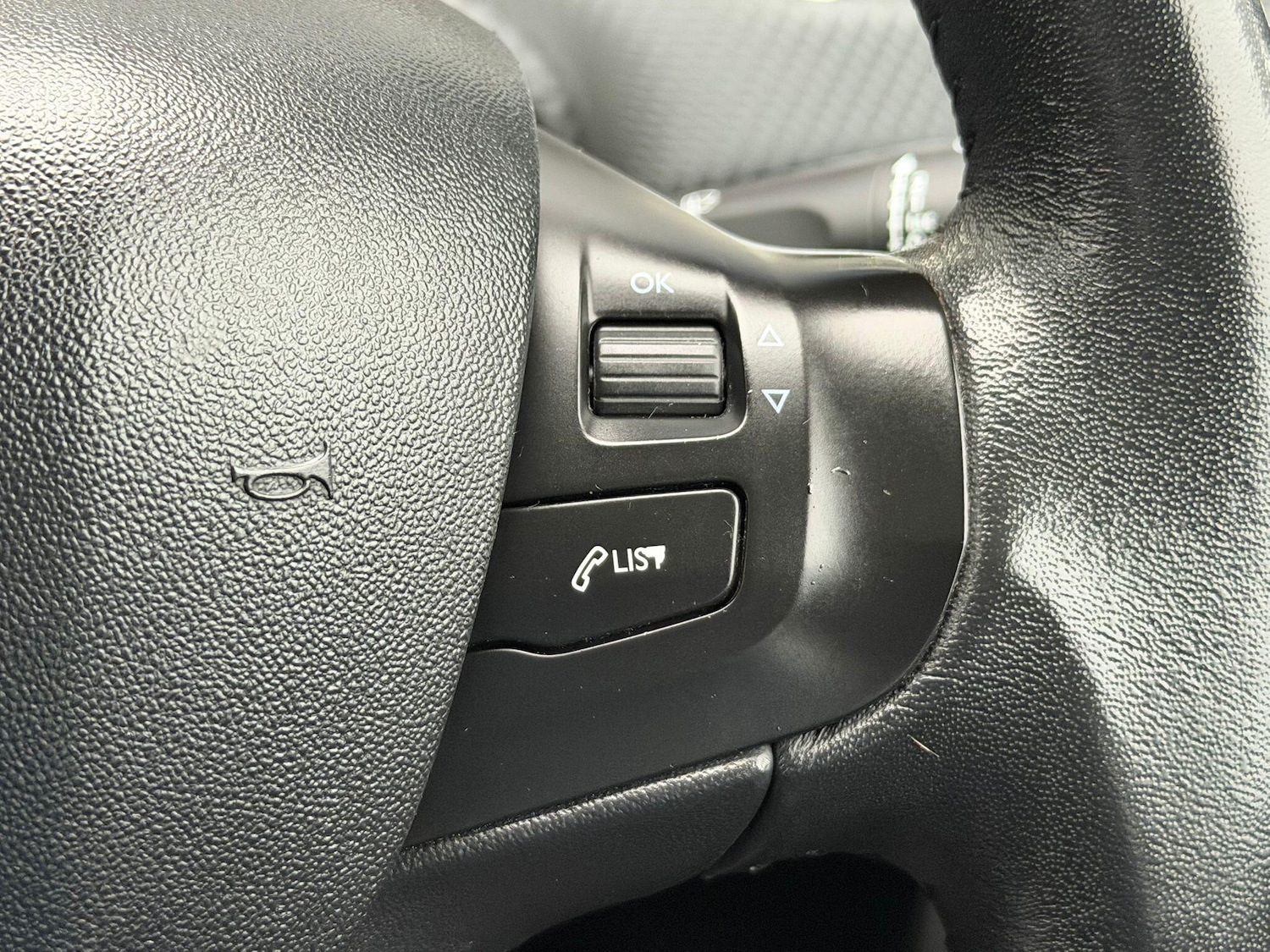 Used Peugeot 2008 2015 for sale - 76801859: Photo 11