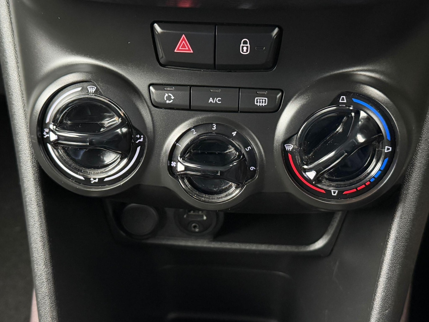 Used Peugeot 2008 2015 for sale - 76801859: Photo 13