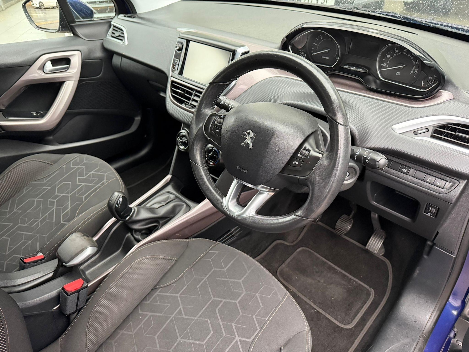 Used Peugeot 2008 2015 for sale - 76801859: Photo 7