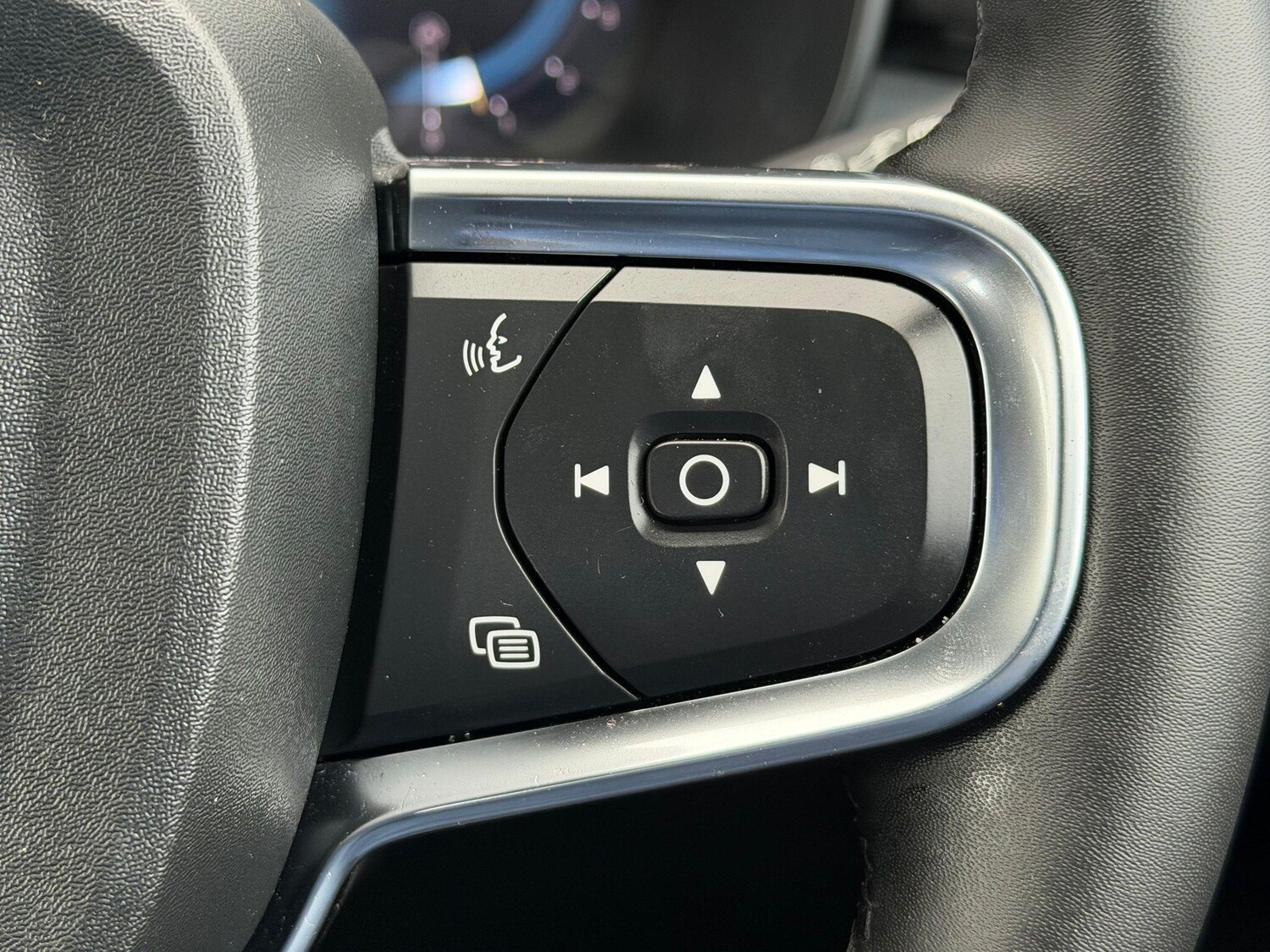 Used Volvo XC40 2023 for sale - 77839501: Photo 11