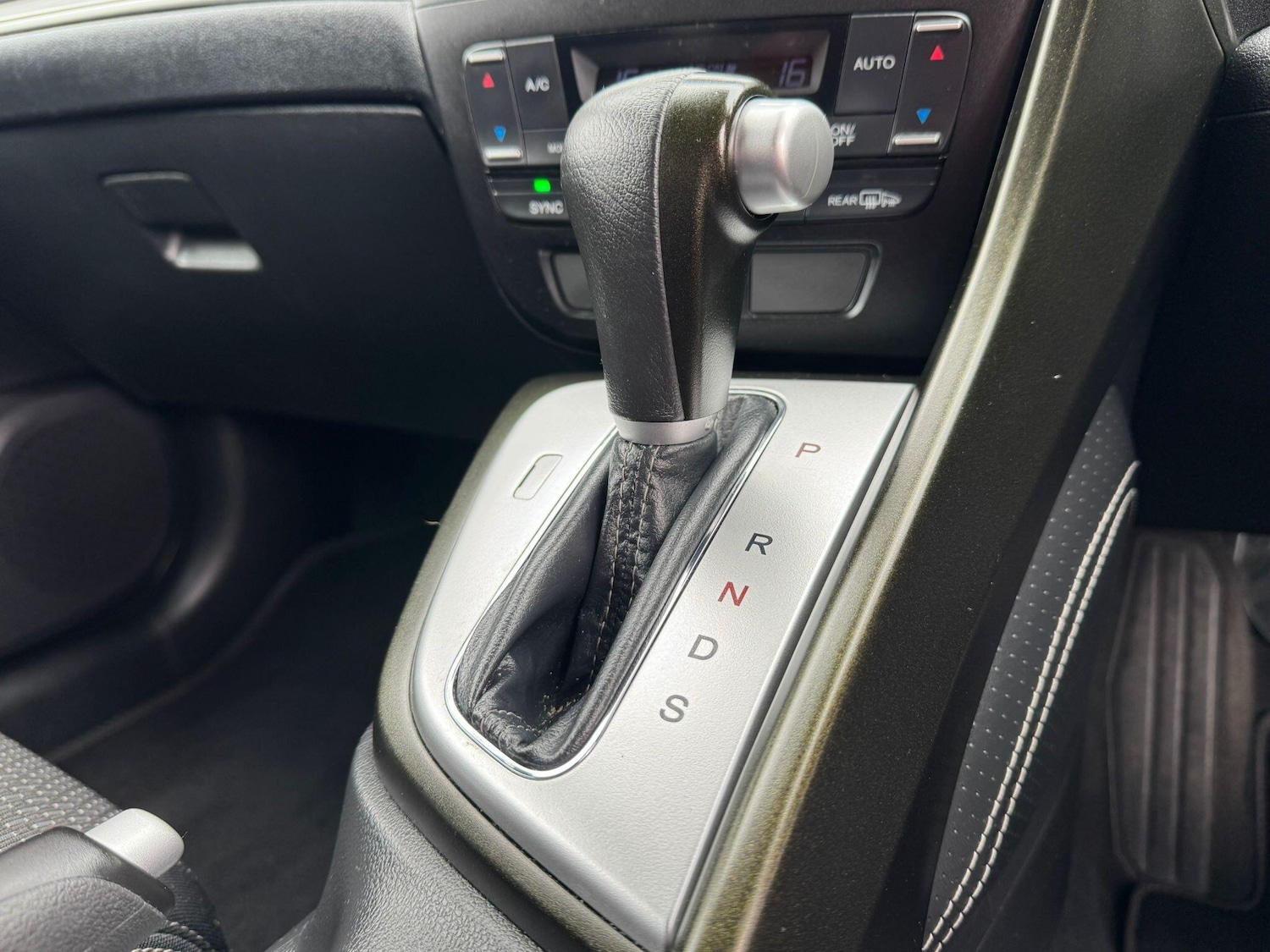 Used Honda Civic 2016 for sale - 76647586: Photo 4