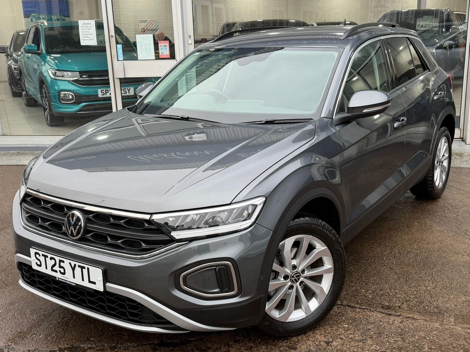 Used Volkswagen T-Roc 2025 for sale - 77386537: Photo 4