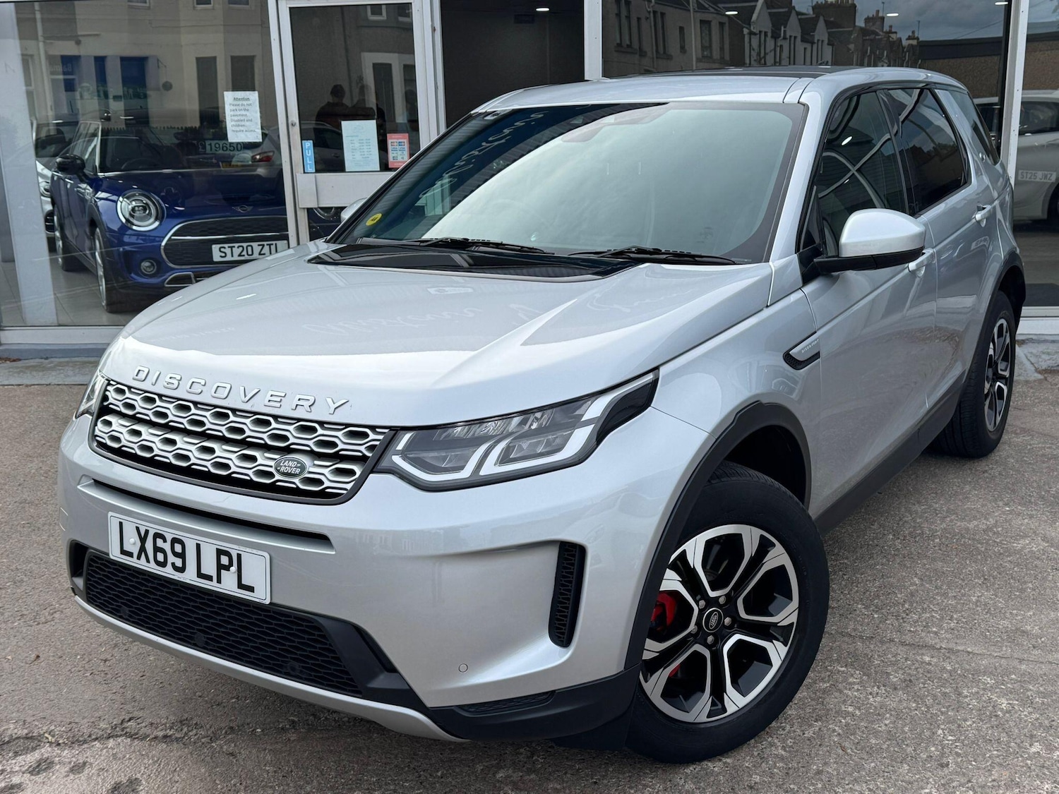Used Land Rover Discovery Sport 2019 for sale - 76647535: Photo 4