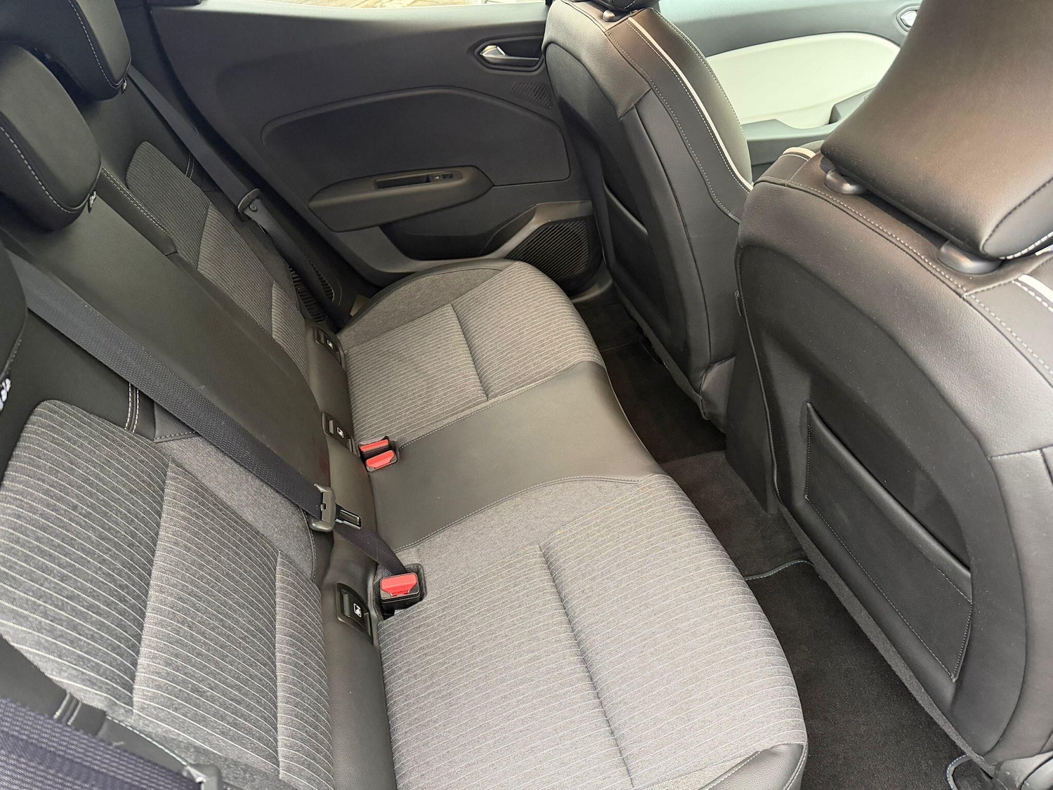 Used Renault Clio 2023 for sale - 77411533: Photo 11