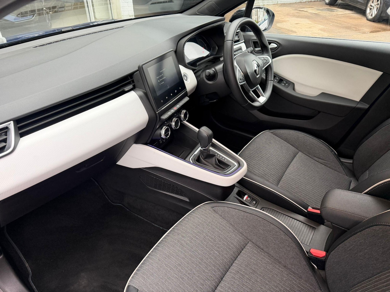 Used Renault Clio 2023 for sale - 77411533: Photo 27