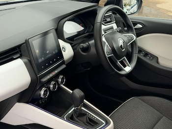 Used Renault Clio 2023 for sale - 77411533: Photo