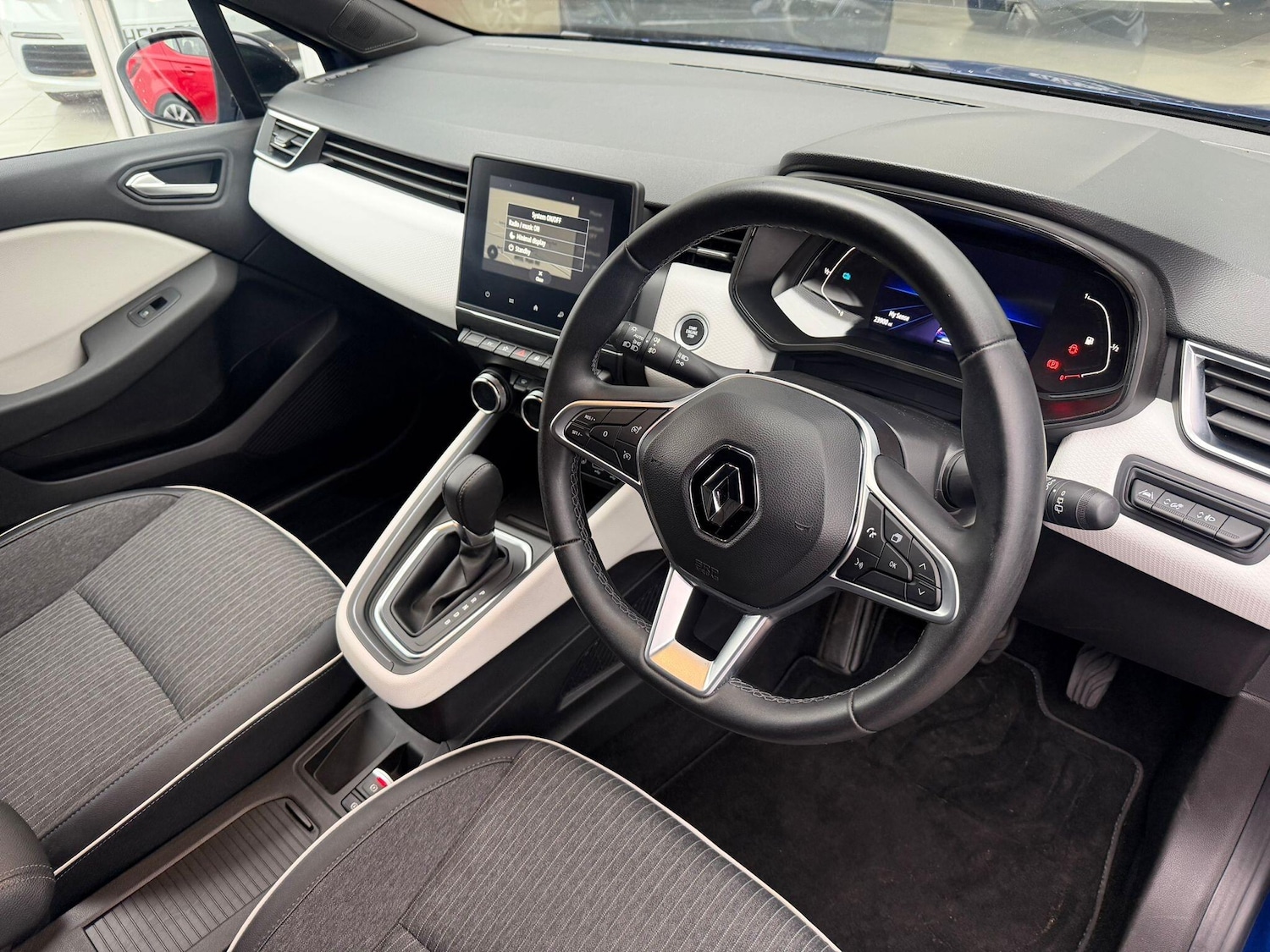 Used Renault Clio 2023 for sale - 77411533: Photo 7