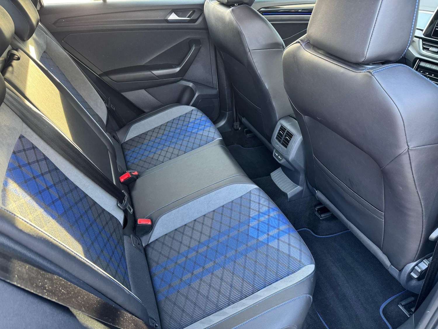 Used Volkswagen T-Roc 2022 for sale - 76647523: Photo 10