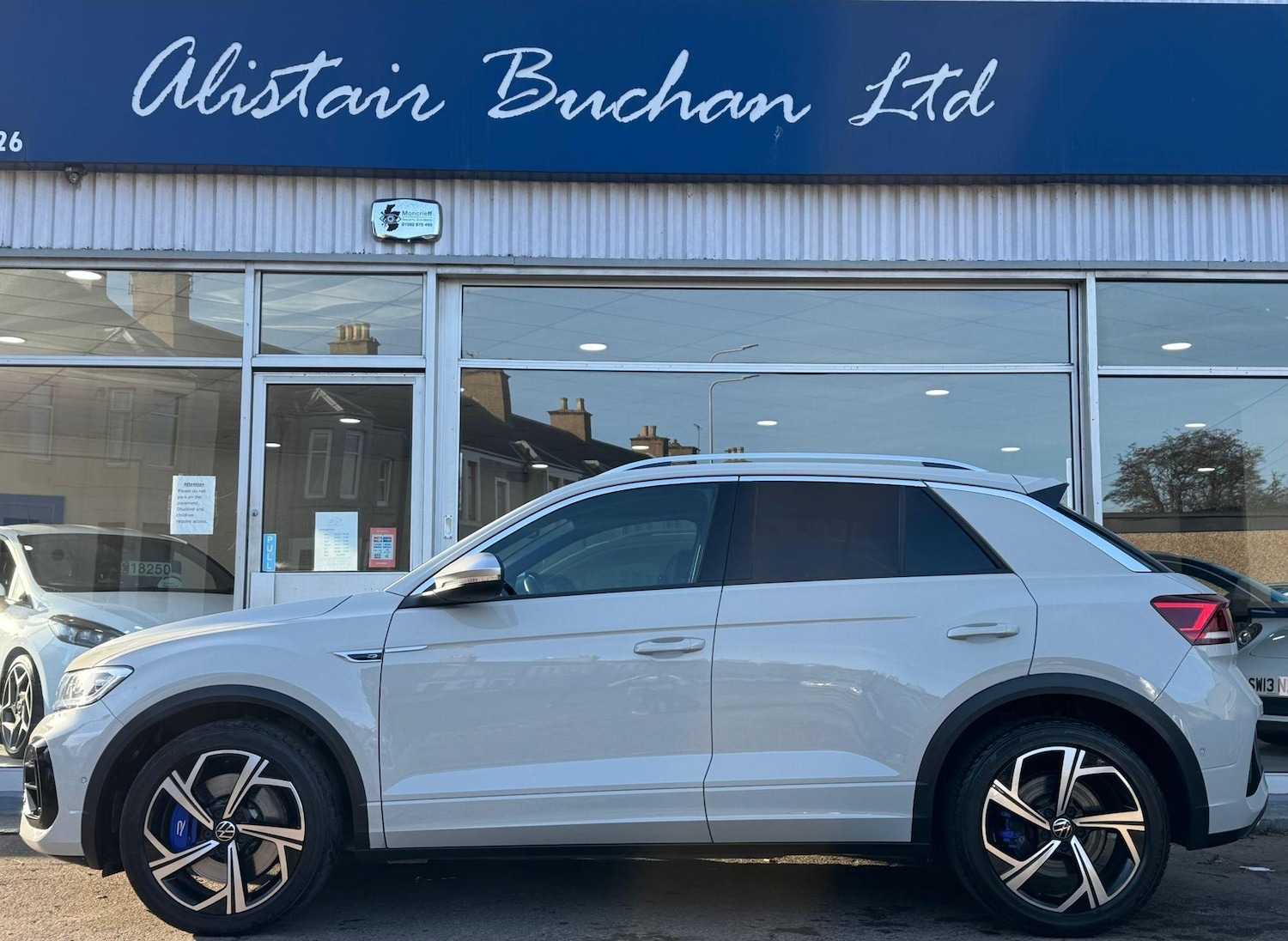 Used Volkswagen T-Roc 2022 for sale - 76647523: Photo 2