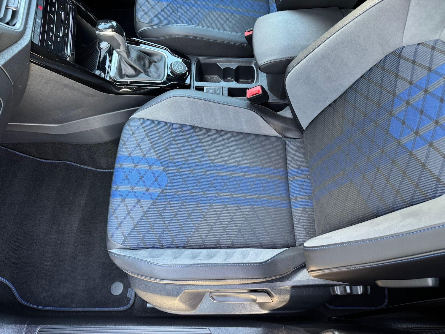 Used Volkswagen T-Roc 2022 for sale - 76647523: Photo 26