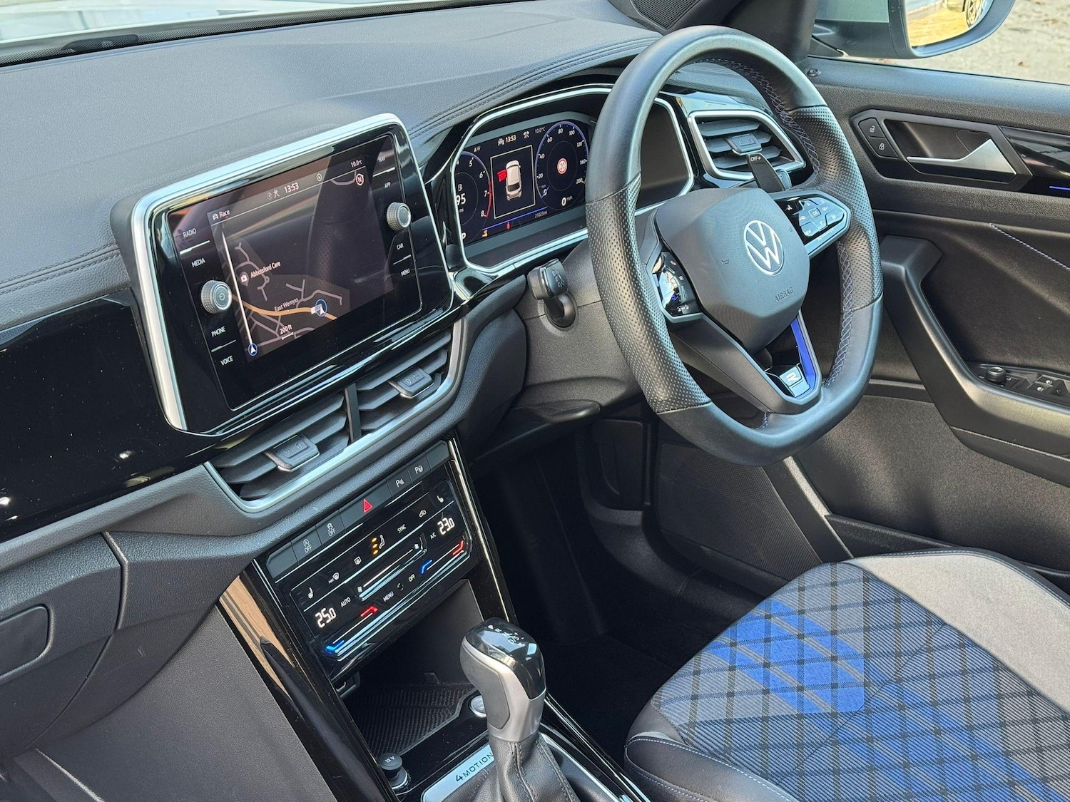 Used Volkswagen T-Roc 2022 for sale - 76647523: Photo 4