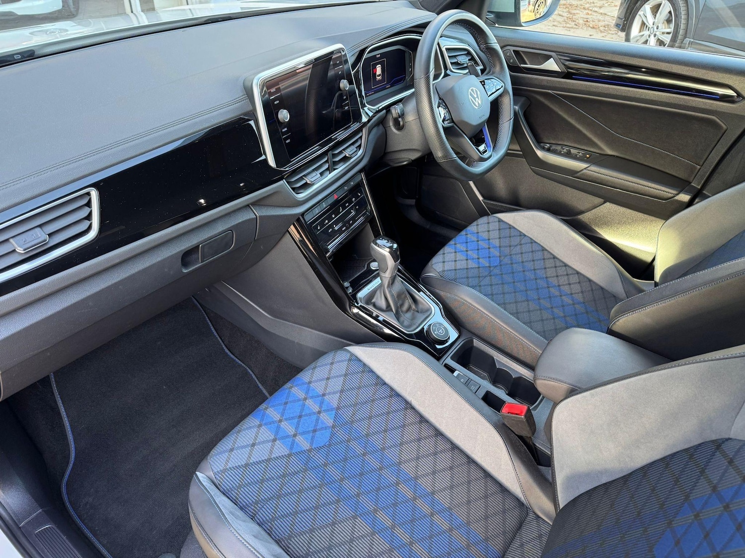 Used Volkswagen T-Roc 2022 for sale - 76647523: Photo 6