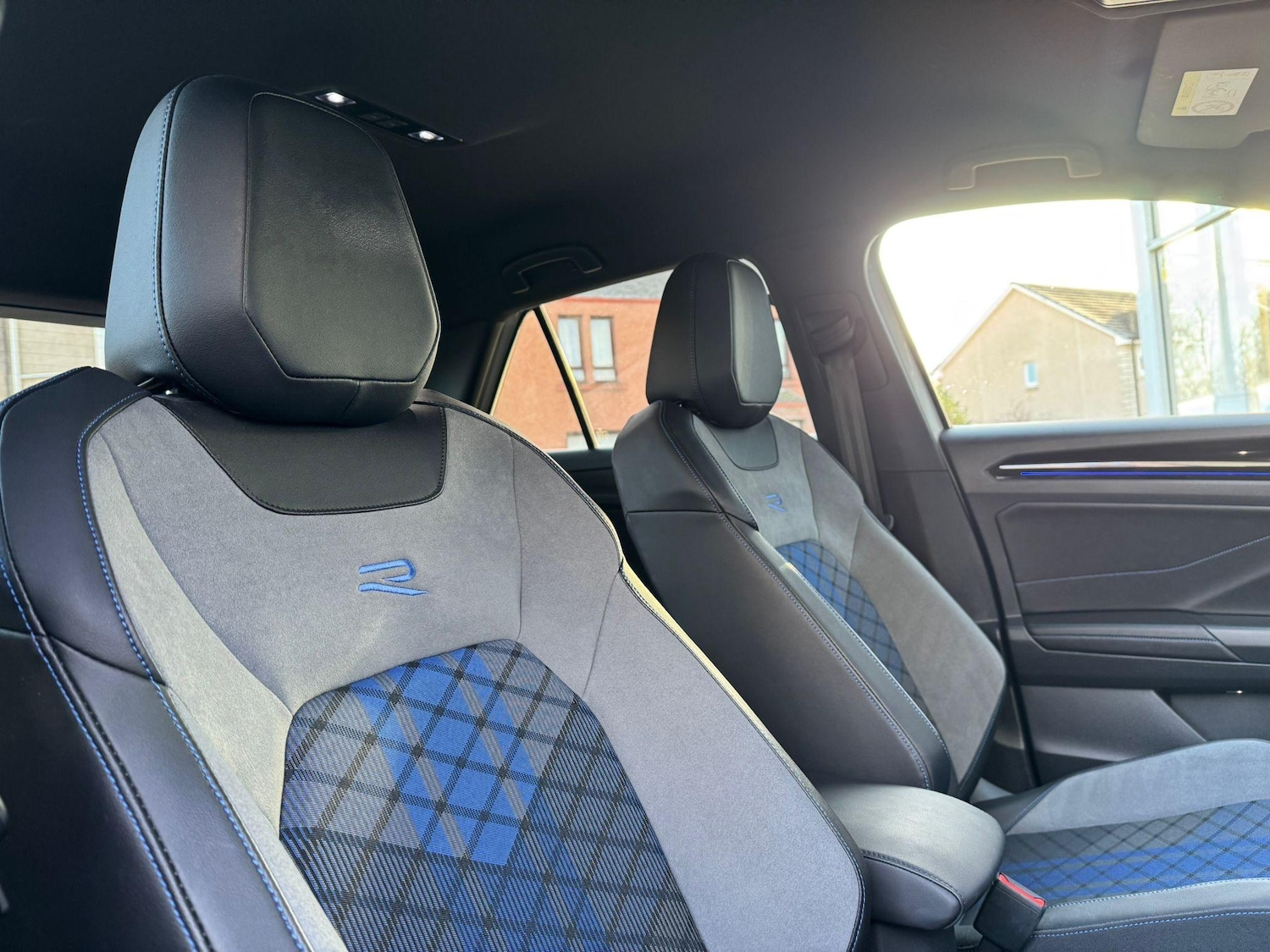 Used Volkswagen T-Roc 2022 for sale - 76647523: Photo 8