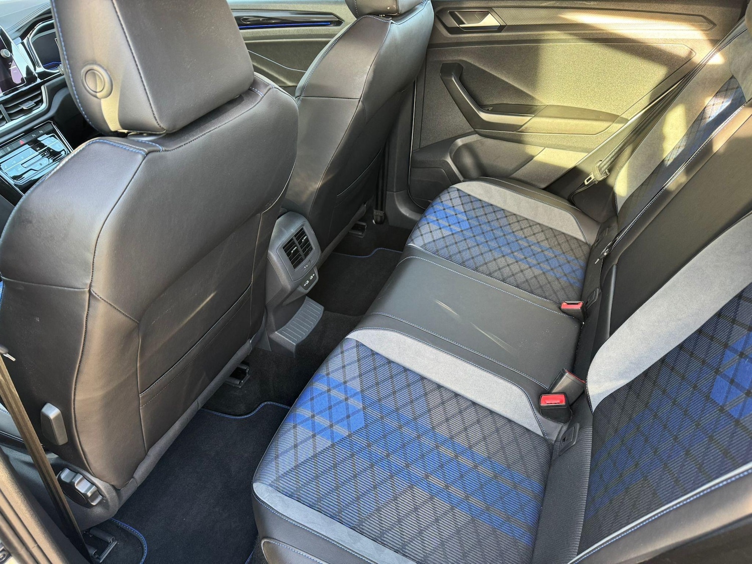 Used Volkswagen T-Roc 2022 for sale - 76647523: Photo 9