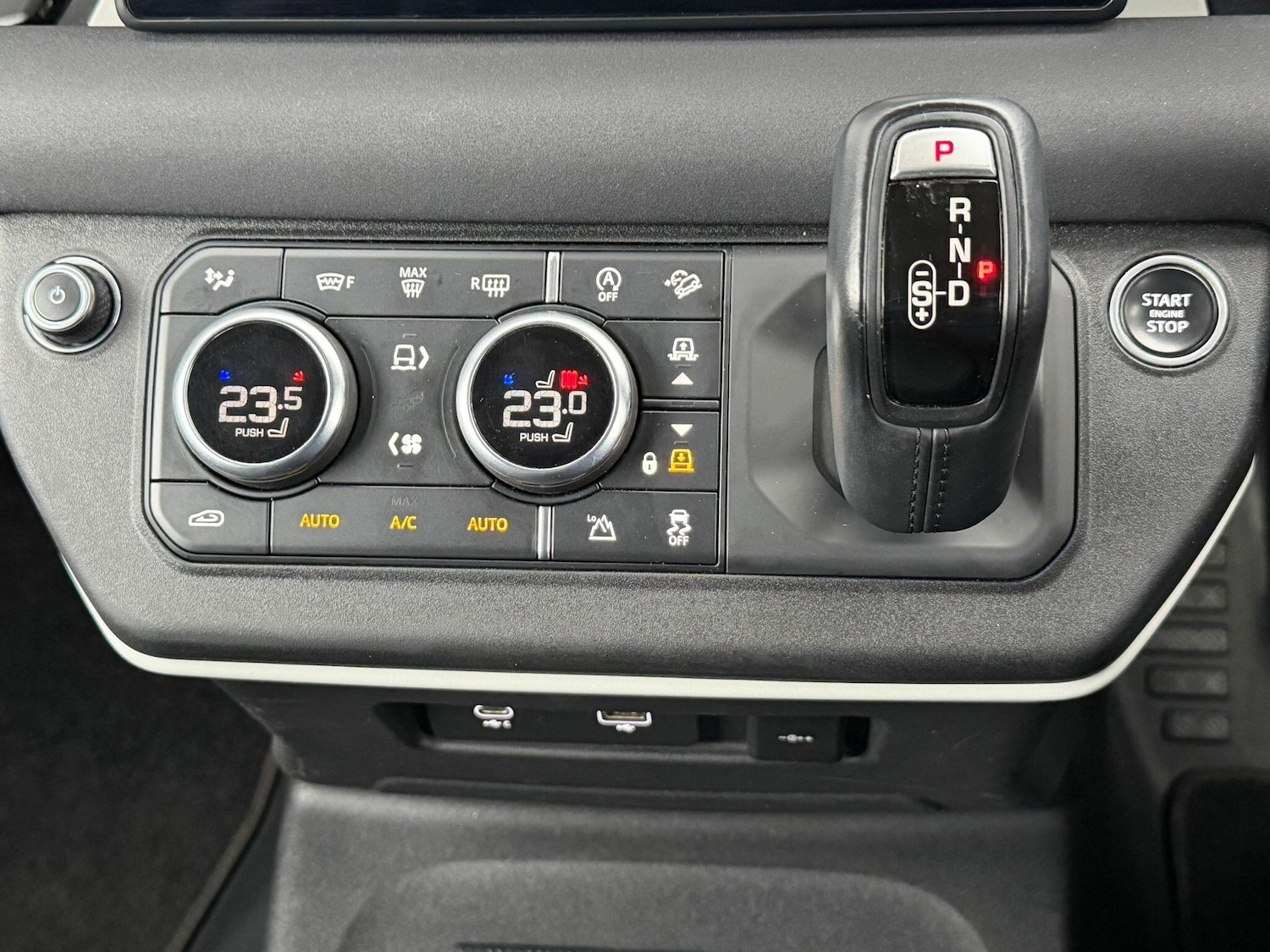 Used Land Rover Defender 2021 for sale - 77426175: Photo 15