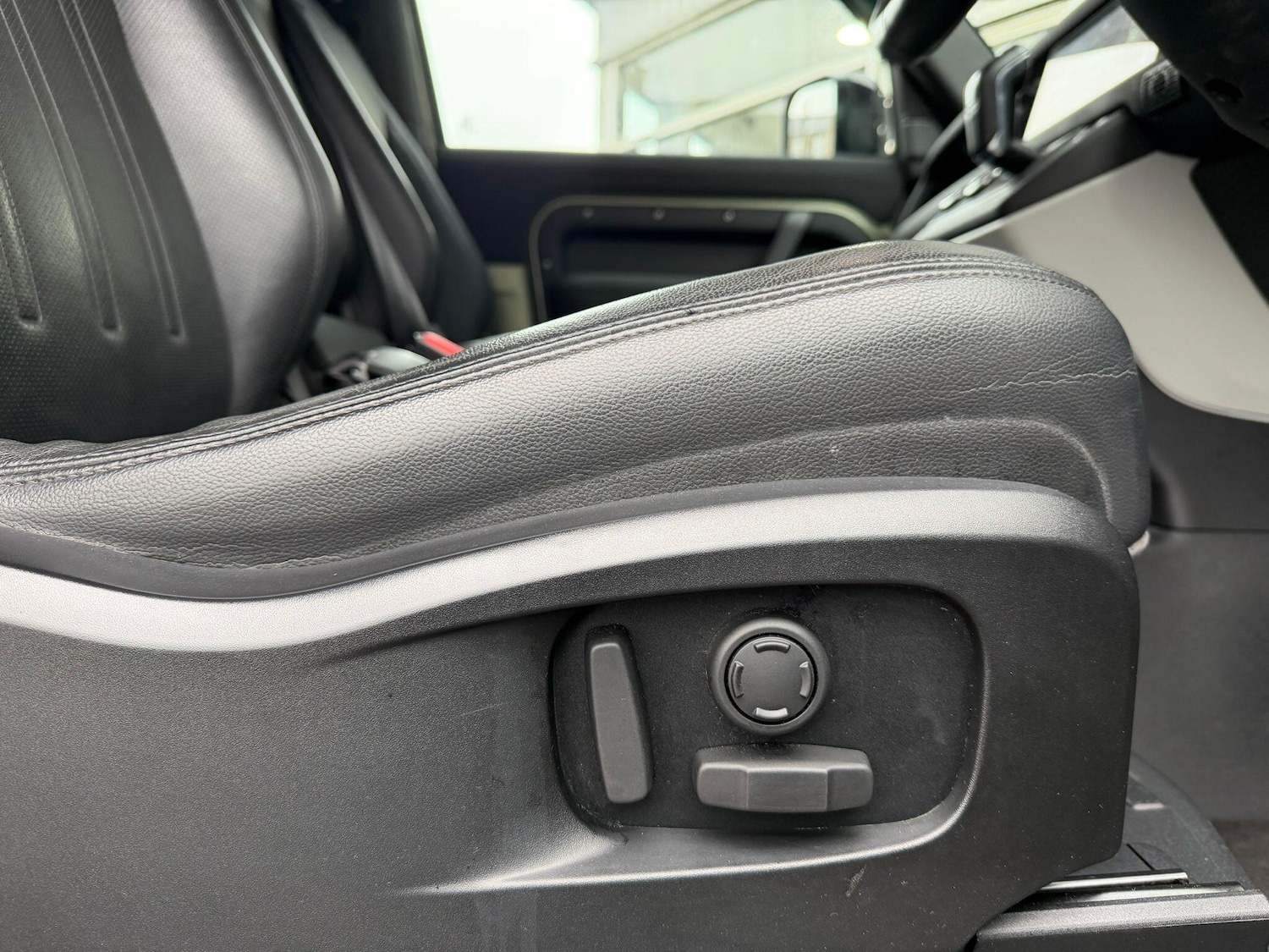 Used Land Rover Defender 2021 for sale - 77426175: Photo 16