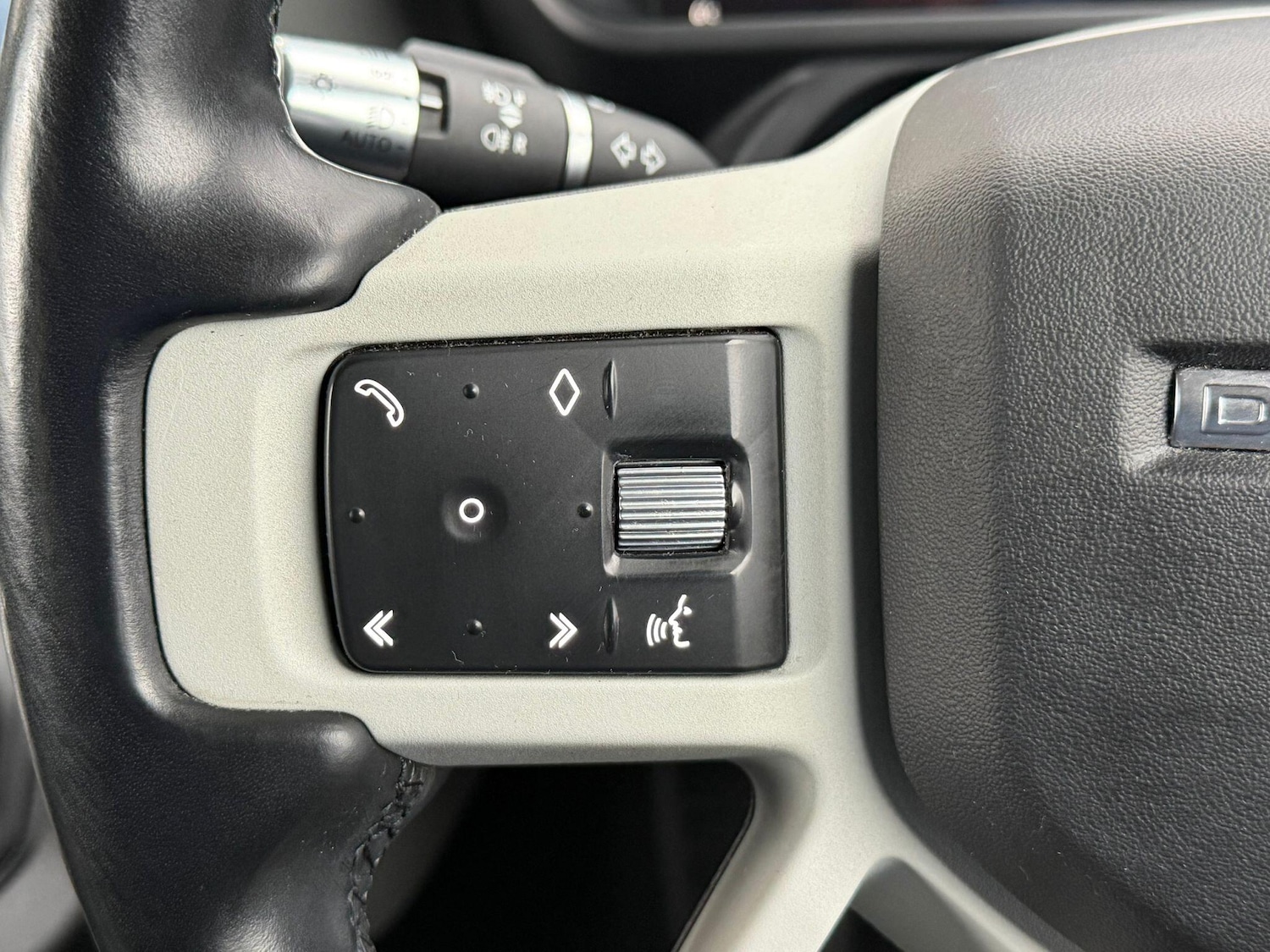 Used Land Rover Defender 2021 for sale - 77426175: Photo 17