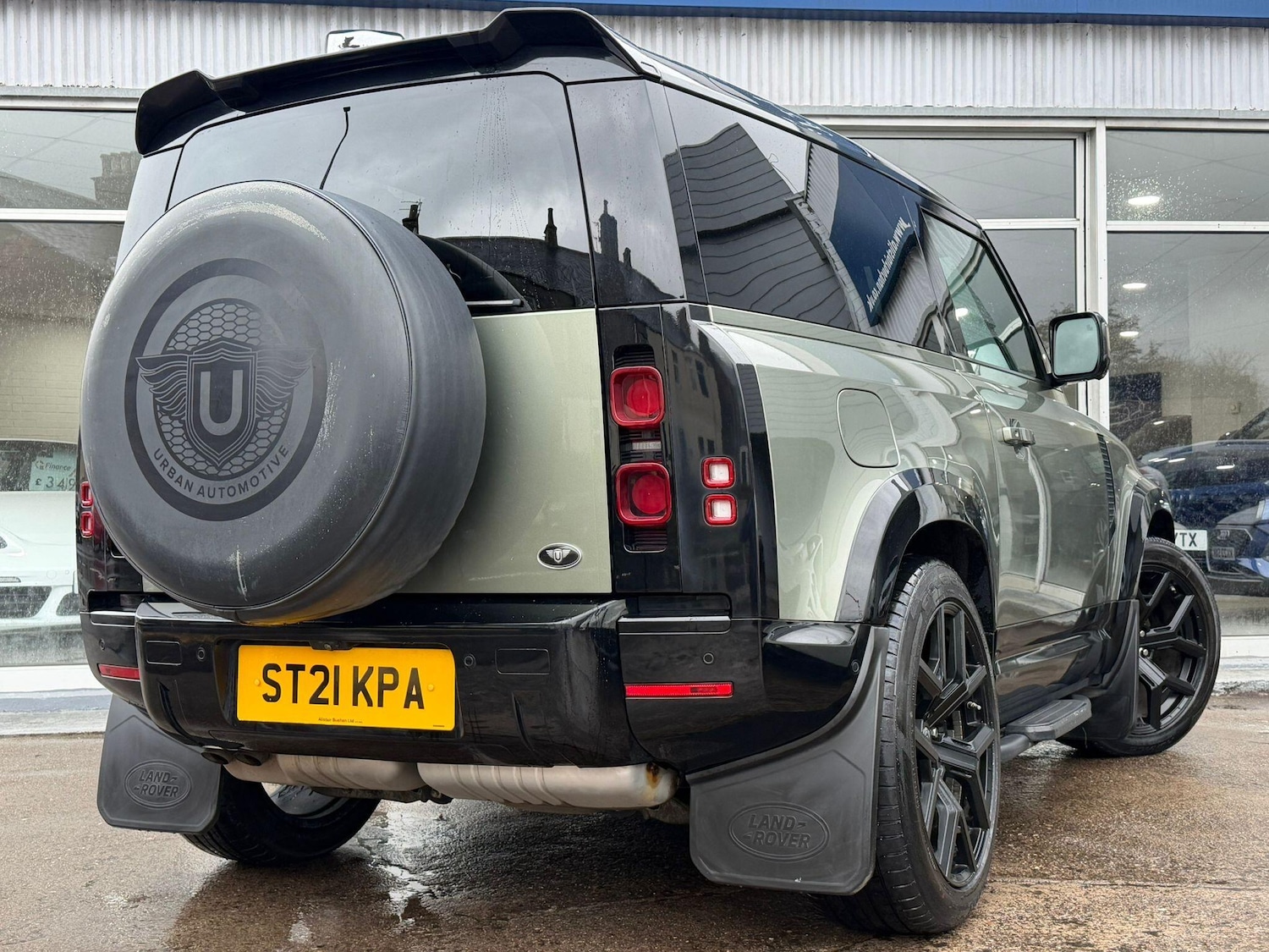 Used Land Rover Defender 2021 for sale - 77426175: Photo 3