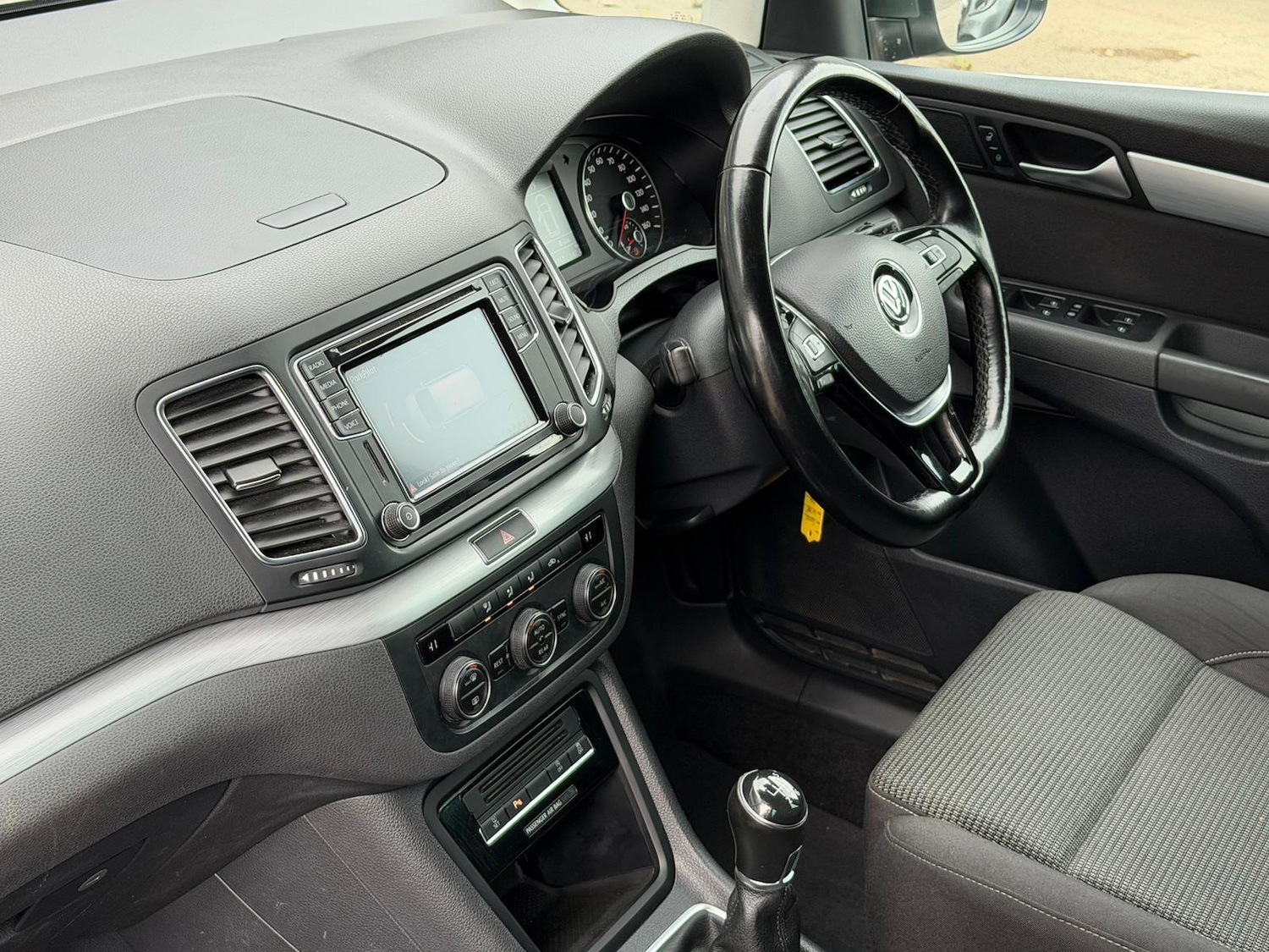 Used Volkswagen Sharan 2017 for sale - 76647491: Photo 4