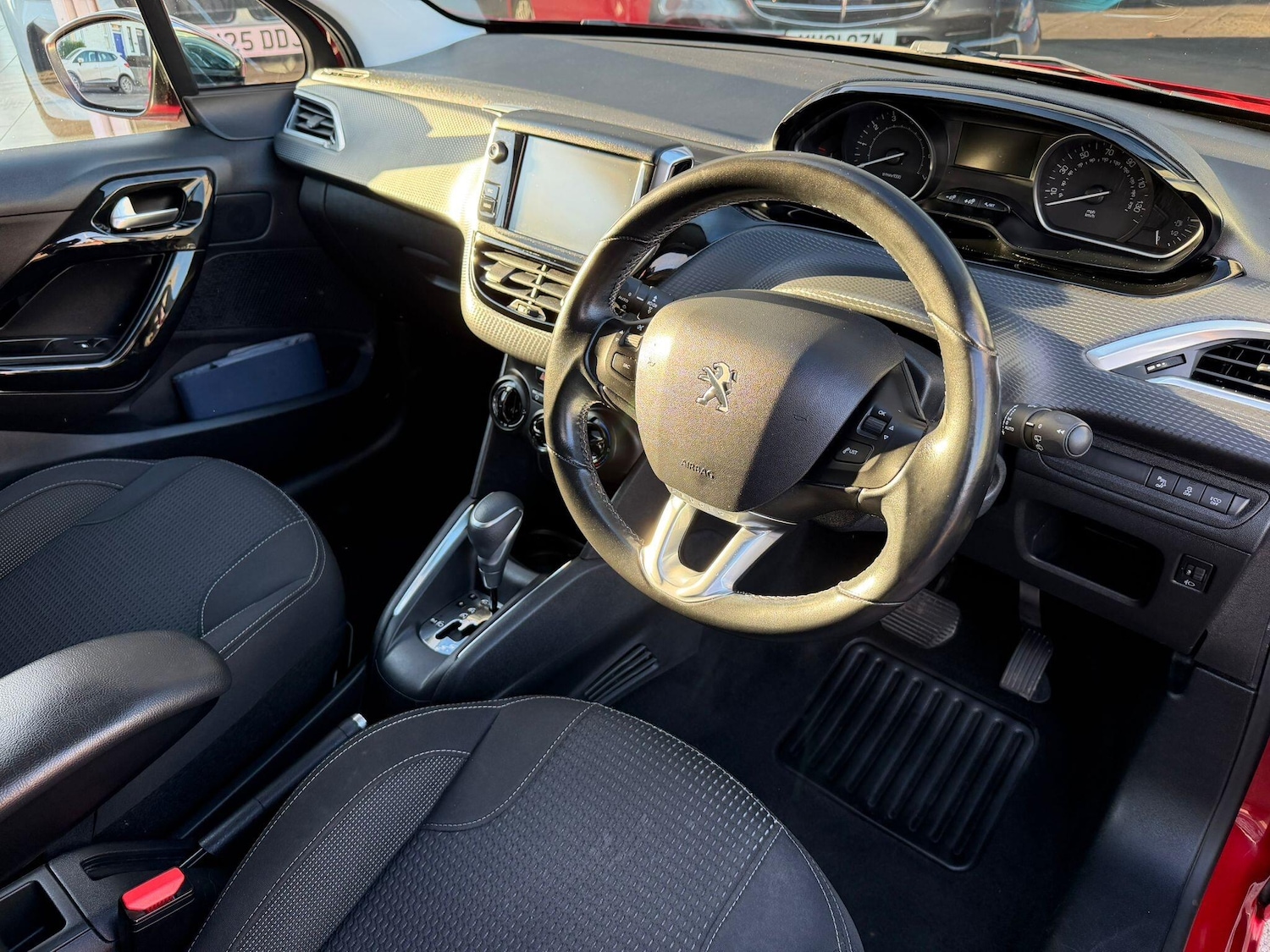 Used Peugeot 208 2017 for sale - 77091140: Photo 5