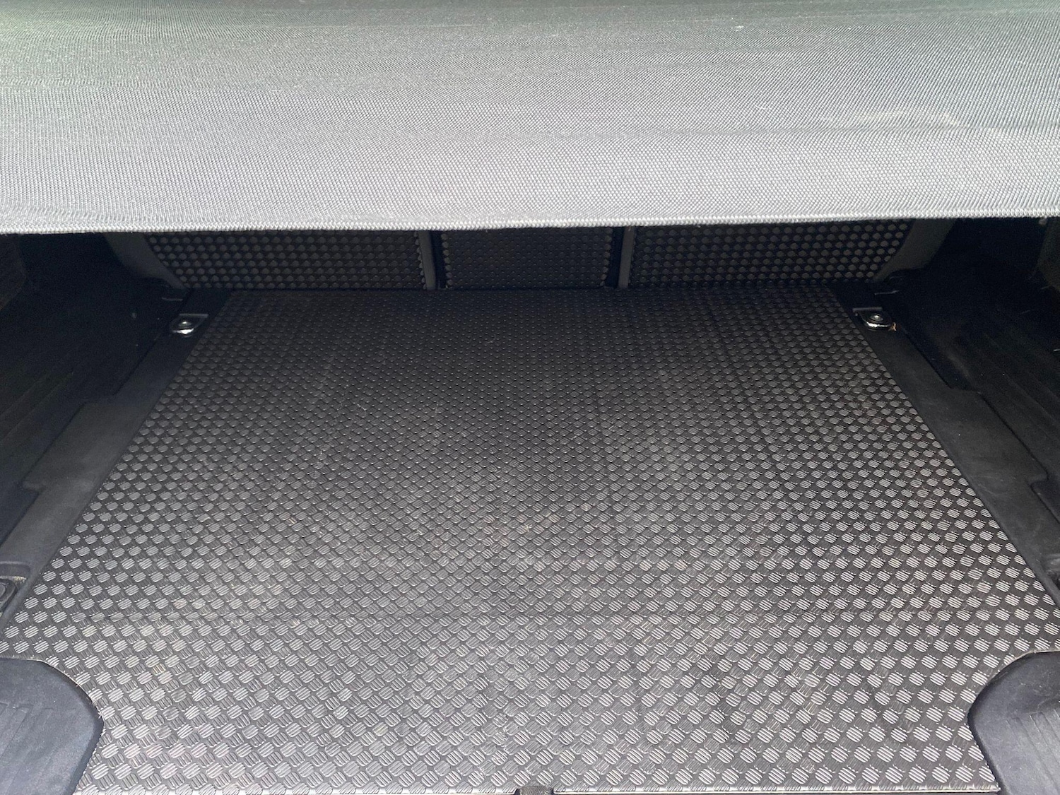 Used Land Rover Defender 2023 for sale - 76647612: Photo 16