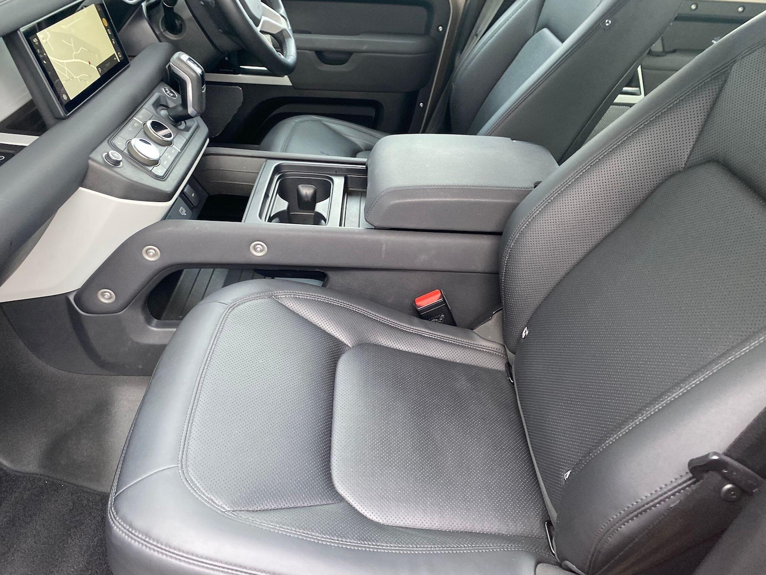 Used Land Rover Defender 2023 for sale - 76647612: Photo 19