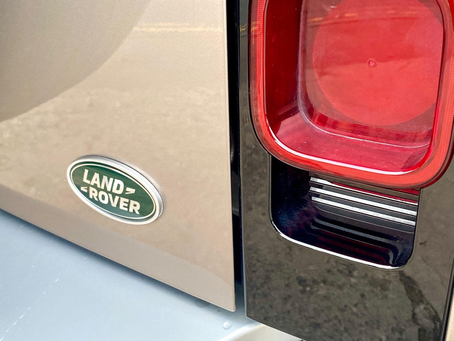 Used Land Rover Defender 2023 for sale - 76647612: Photo 23