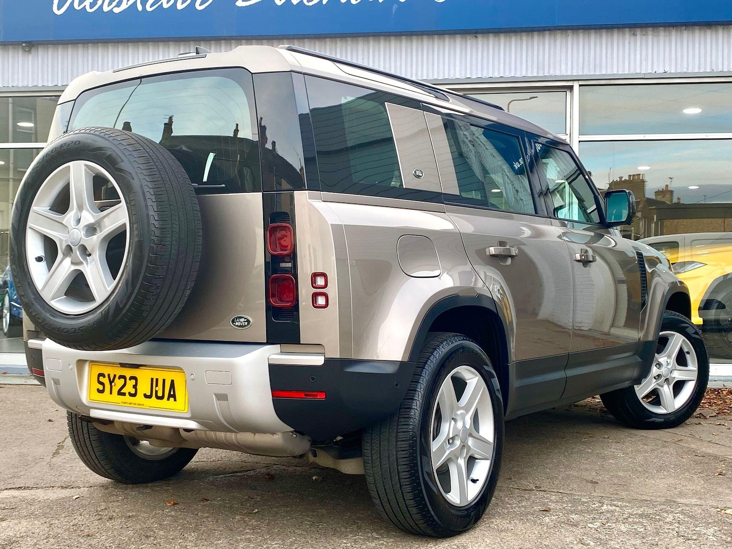 Used Land Rover Defender 2023 for sale - 76647612: Photo 3