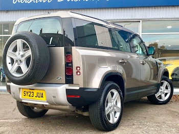 Used Land Rover Defender 2023 for sale - 76647612: Photo
