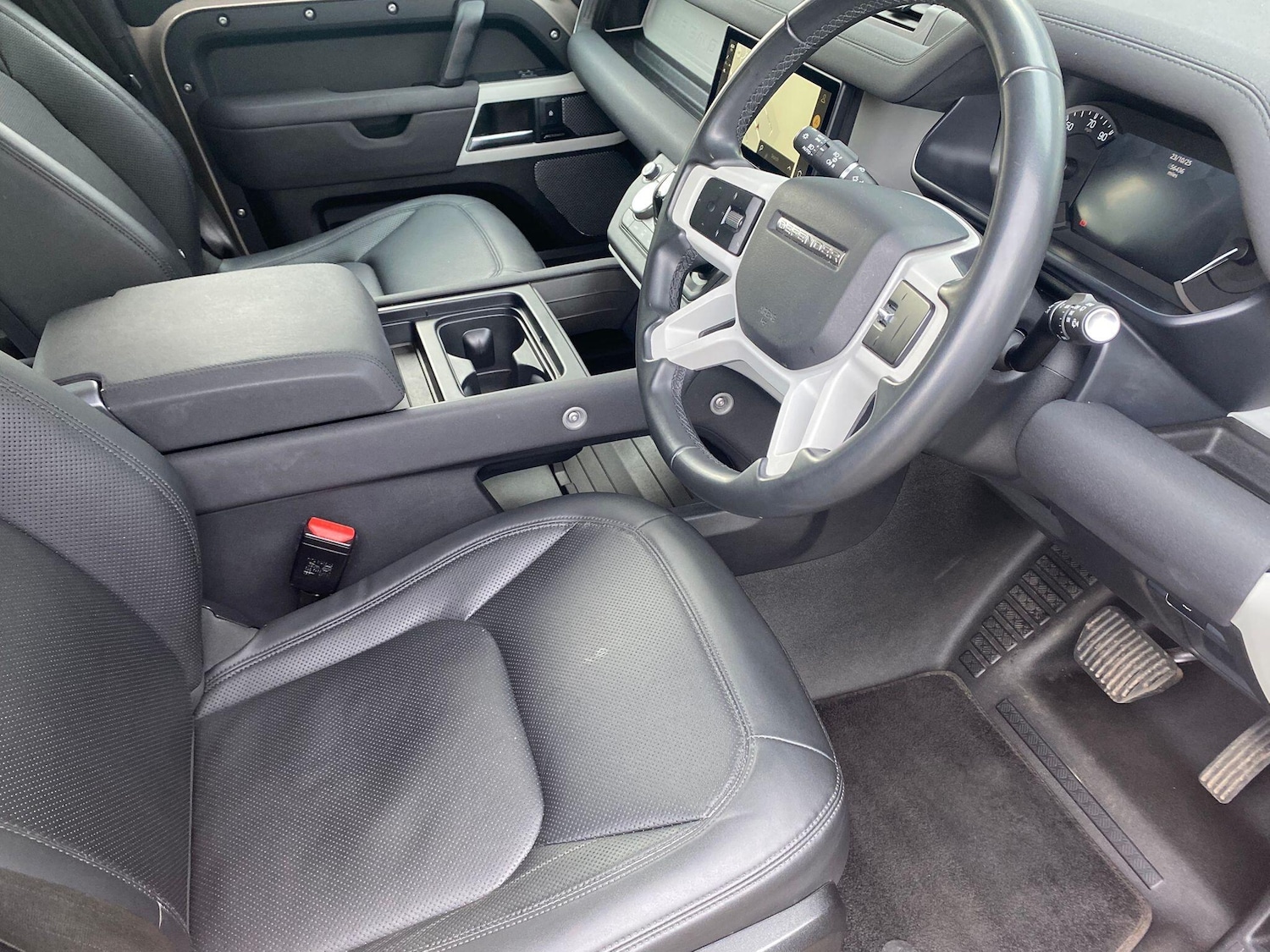 Used Land Rover Defender 2023 for sale - 76647612: Photo 6