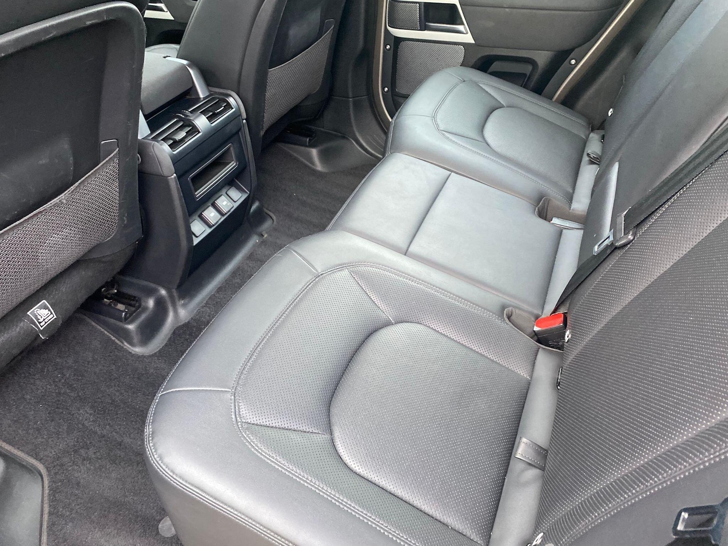 Used Land Rover Defender 2023 for sale - 76647612: Photo 7