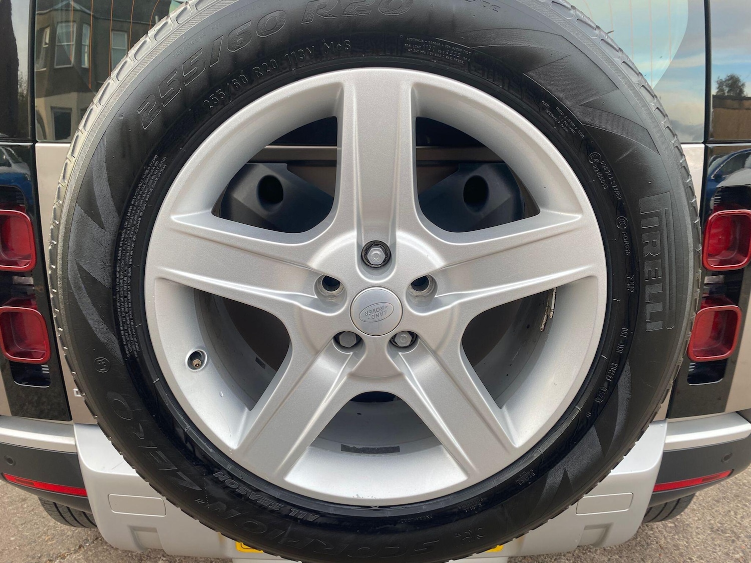 Used Land Rover Defender 2023 for sale - 76647612: Photo 9