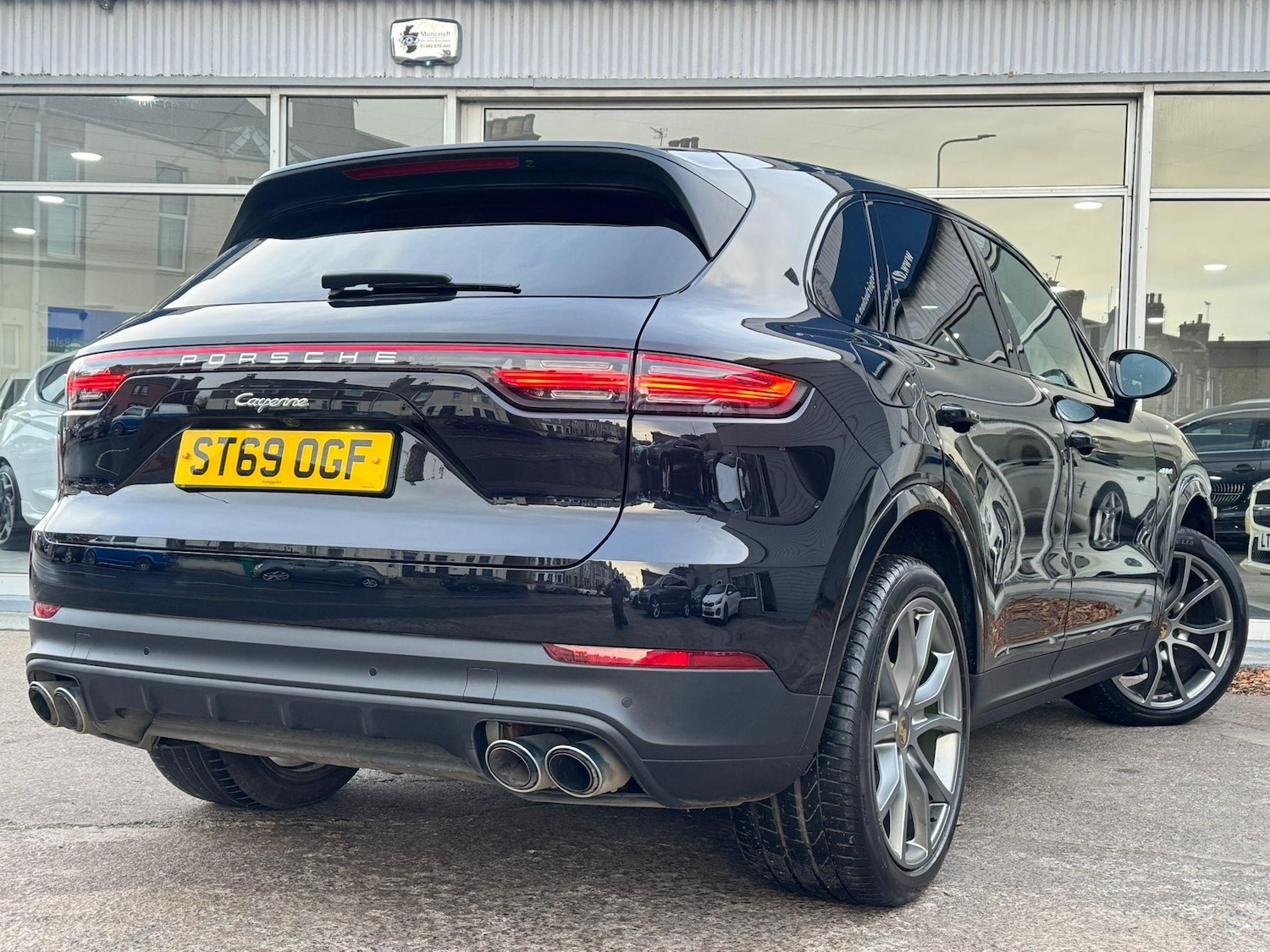 Used Porsche Cayenne 2019 for sale - 76647462: Photo 2