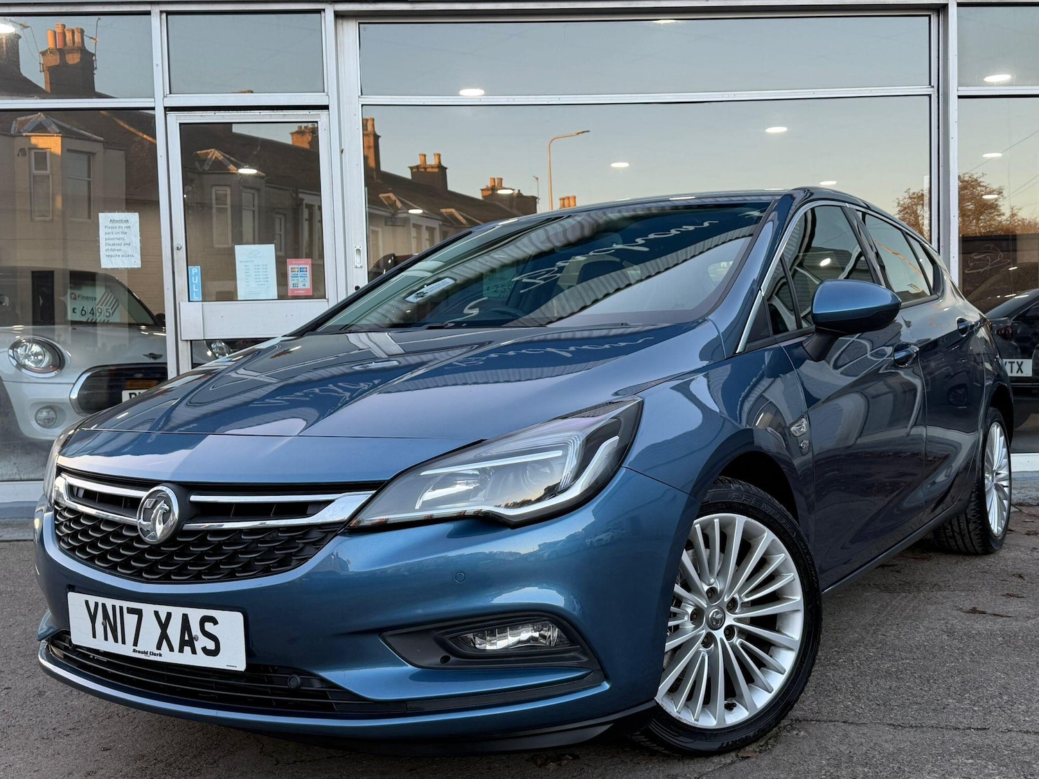 Used Vauxhall Astra 2017 for sale - 76647498: Photo 1